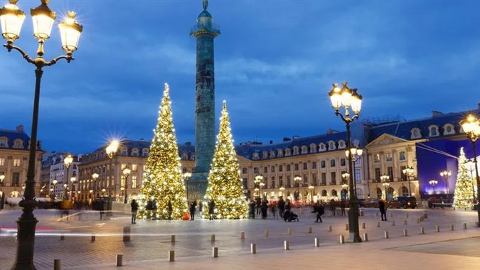Prestigious Christmas Eve in Paris & The Canal Saint-Martin