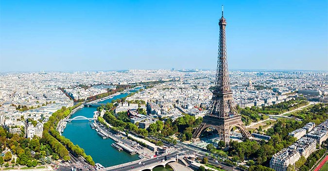 Prestigious Christmas Eve in Paris & The Canal Saint-Martin