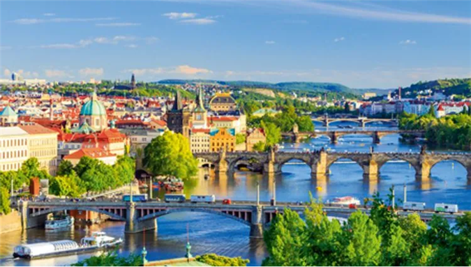 Prague, Dresden and the castles of Bohemia, unique cruise on the Elbe and the wild Moldau